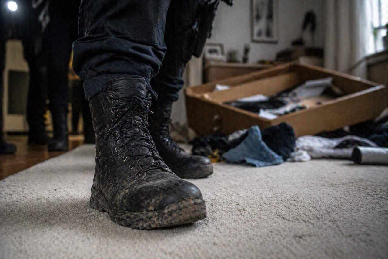 Får polisen skräpa ner och vem betalar dörren? – Sanningen om husrannsakan Stor.jpeg